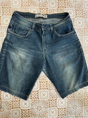 Blue Steel Denim Bermuda Shorts Medium Wash Women’s 30 Waist